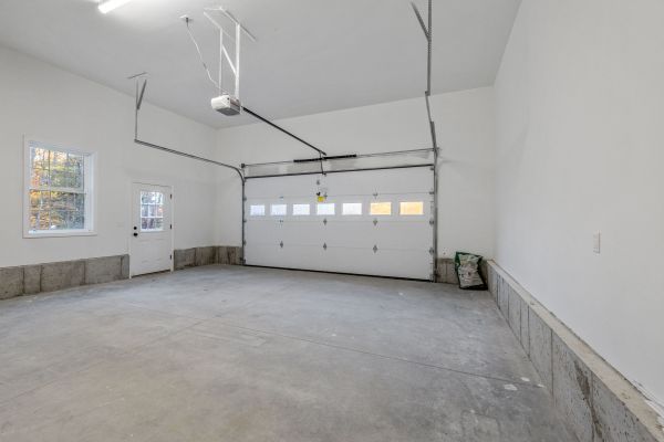 Cost of Garage Window Repair in Valencia