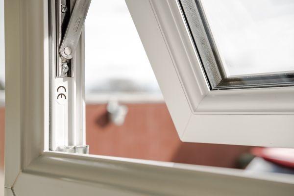 Window Hinge Replacement in Valencia
