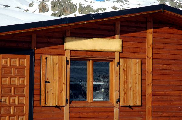 Cost of Cabin Window Repair in Valencia